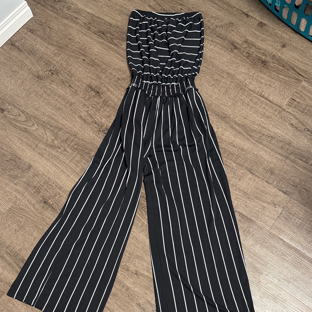 NWOT- La Vie En Rose Black and White Strapless Wide-Leg Jumpsuit